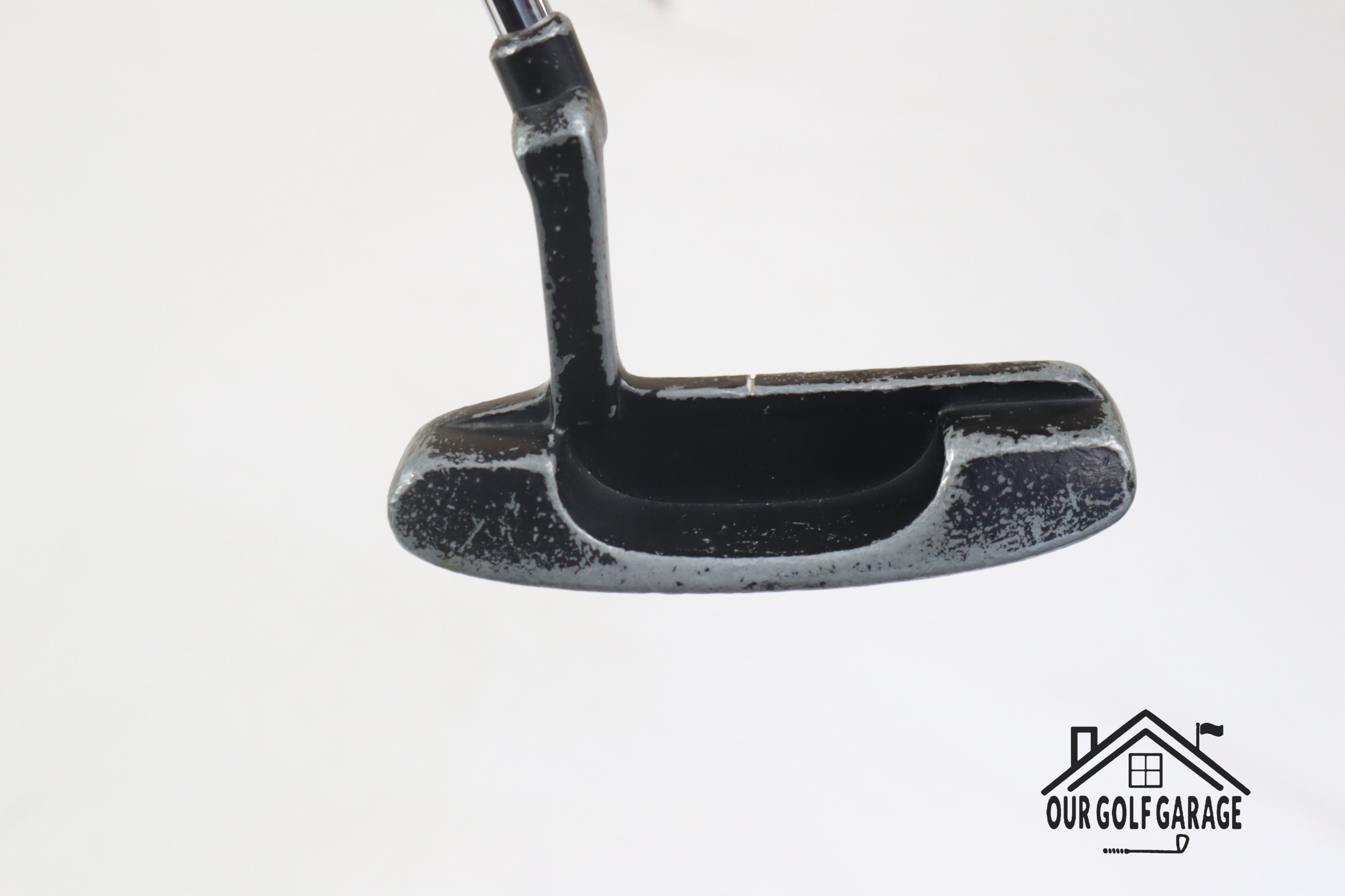 Offbrand Black Blade Putter